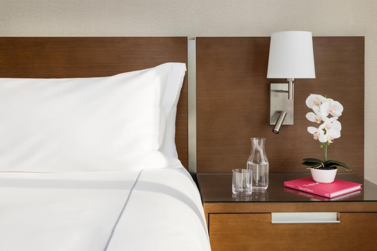Deluxe King Room with Balcony Accessible