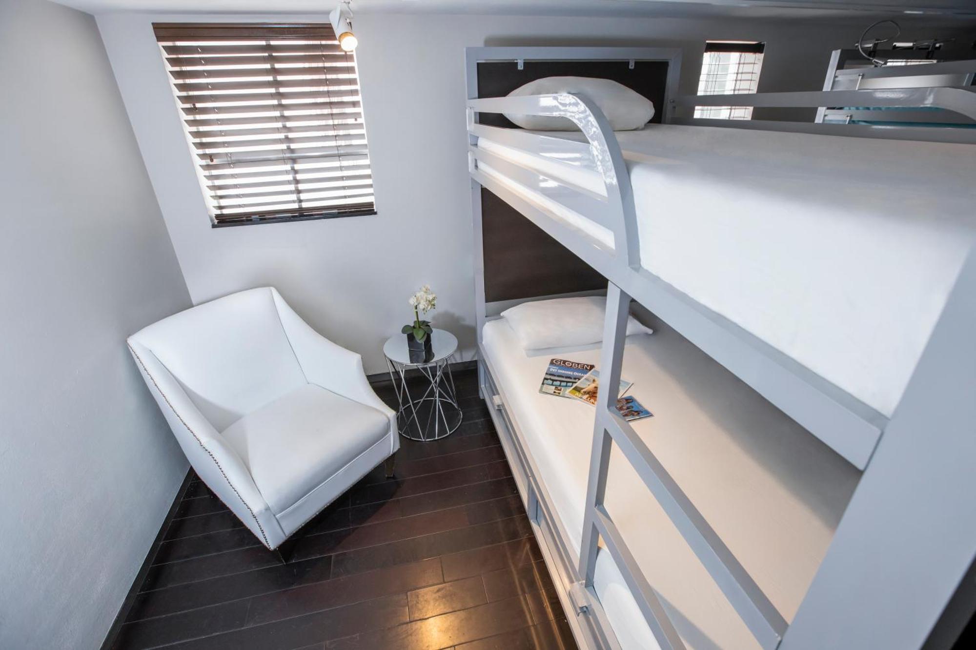 Single Bed Mixed Dormitory Room,1279358398:JPEG