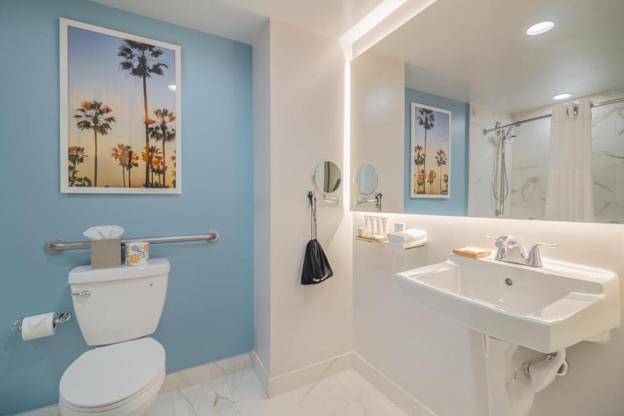 Suite mit Kingsize-Bett, Poolblick und Balkon