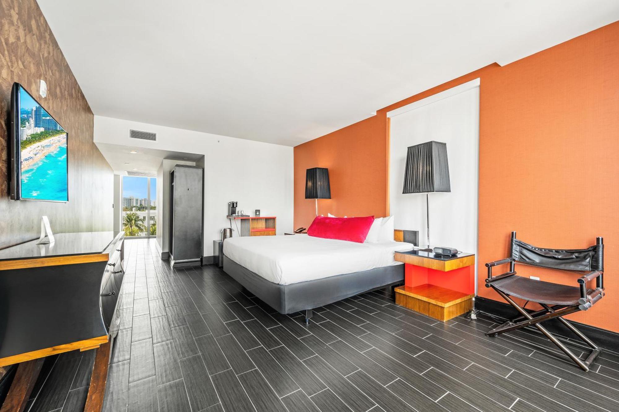 Suite mit Kingsize-Bett und Balkon – barrierefrei