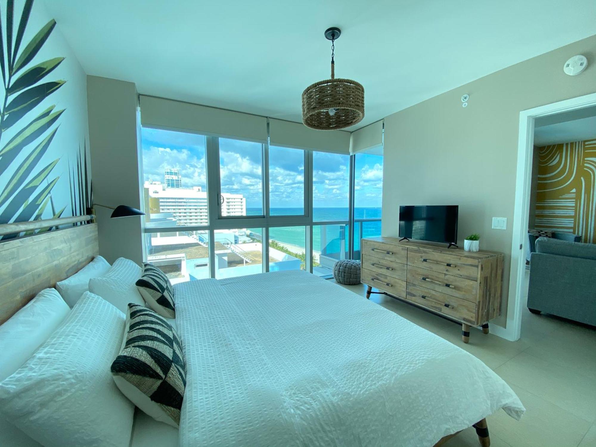 One Bedroom Suite Balcony Ocean View 05