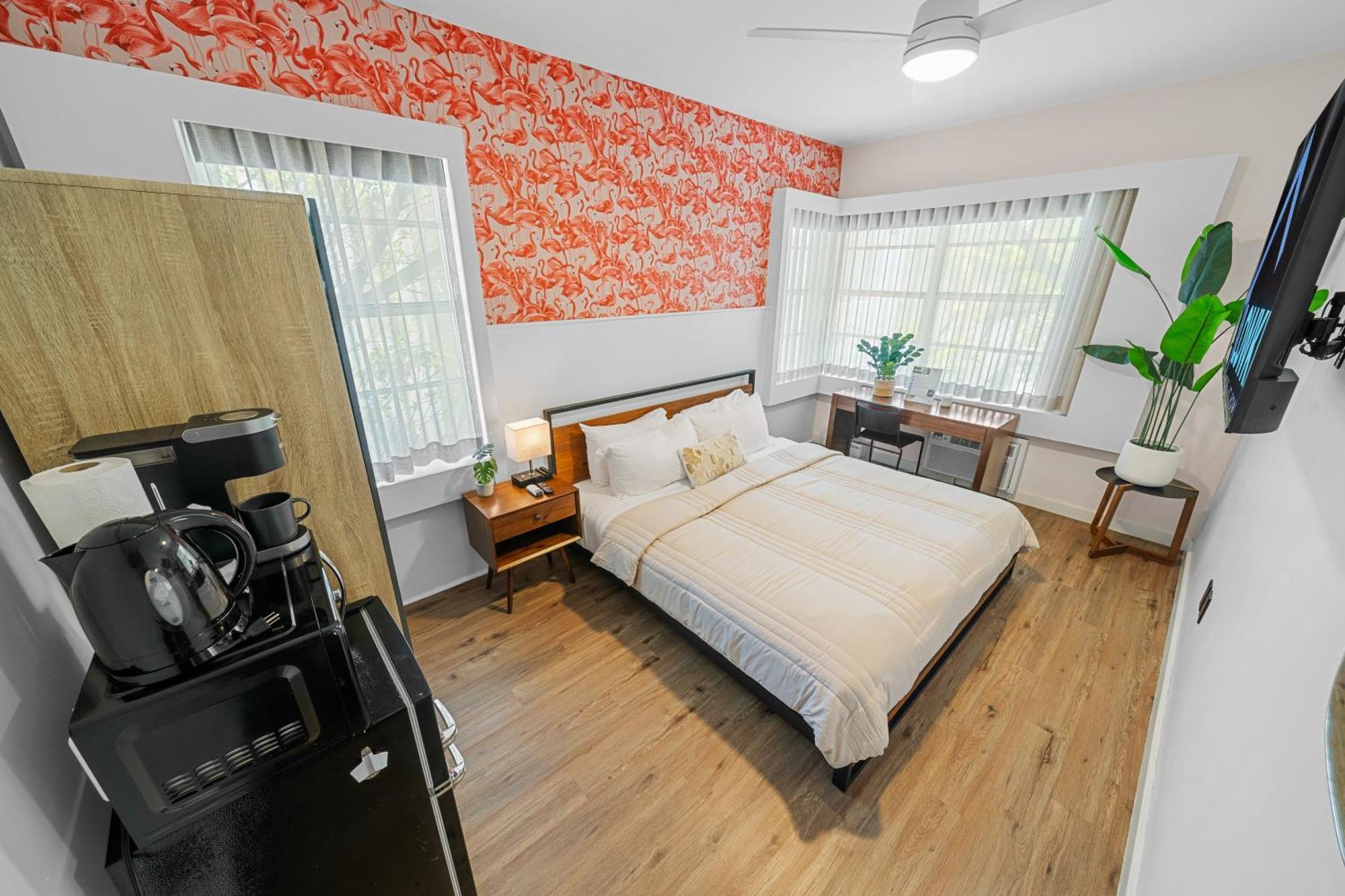 Superior King with Kitchenette,1612955711:JPEG