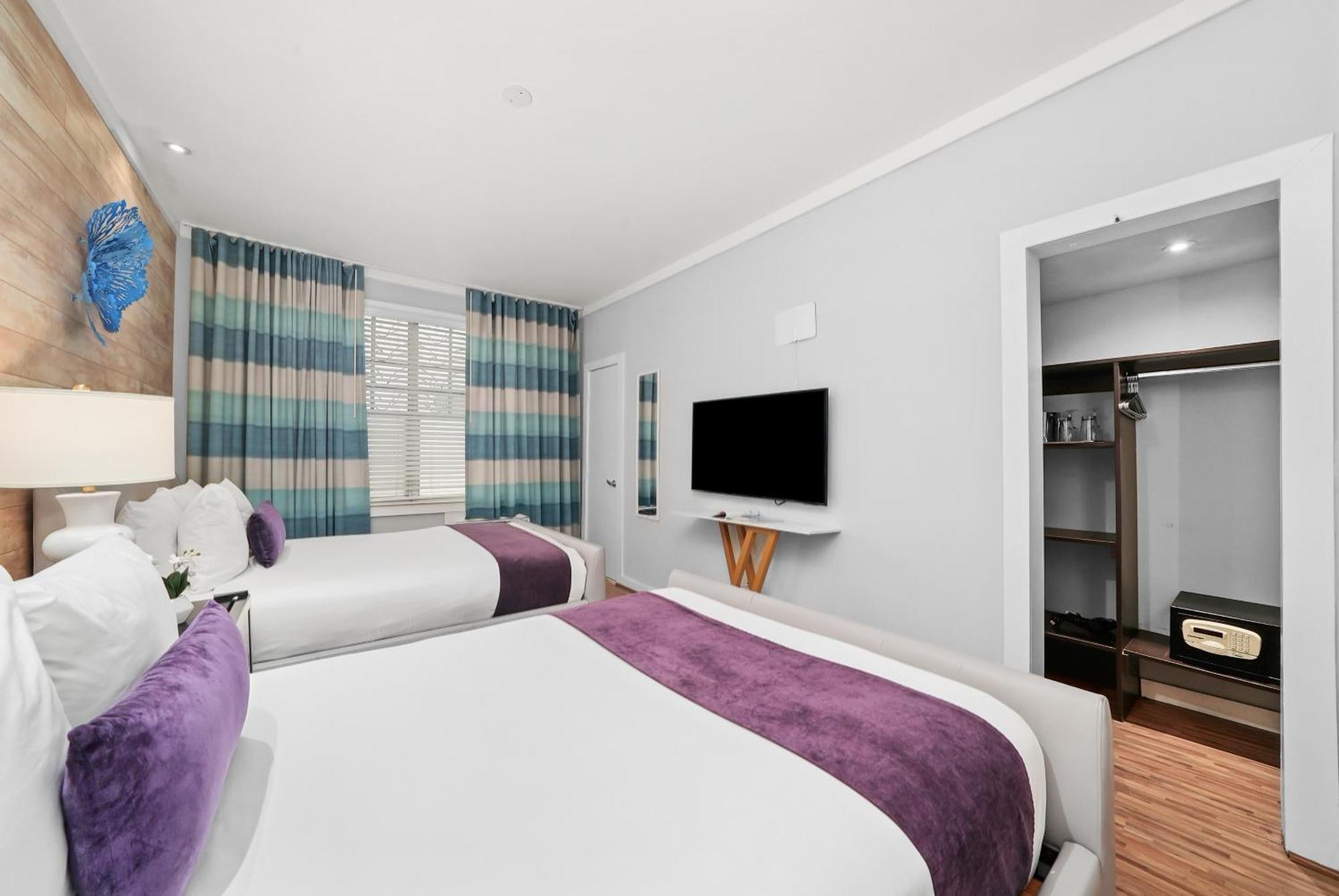 Standard Double Queen Room