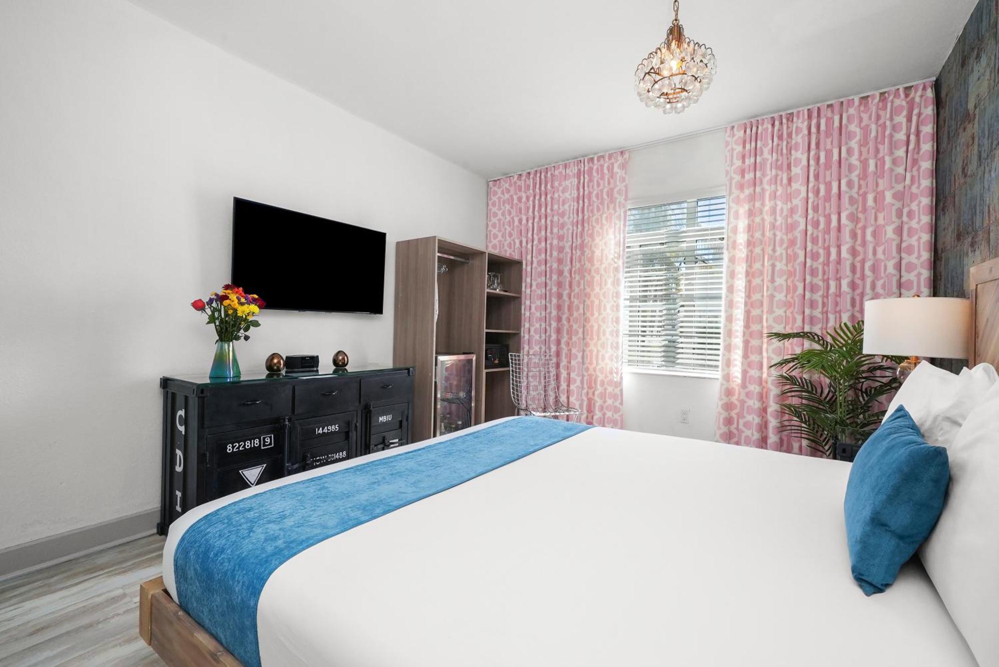 Standard King Room