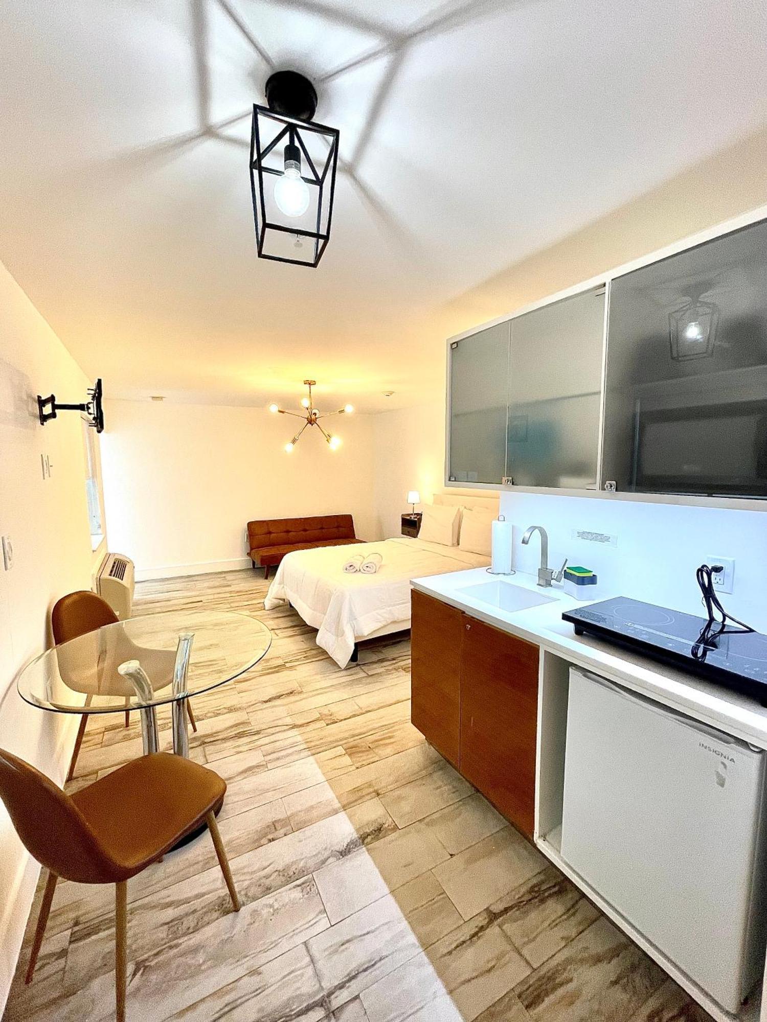Standard Suite,1698132275:JPEG