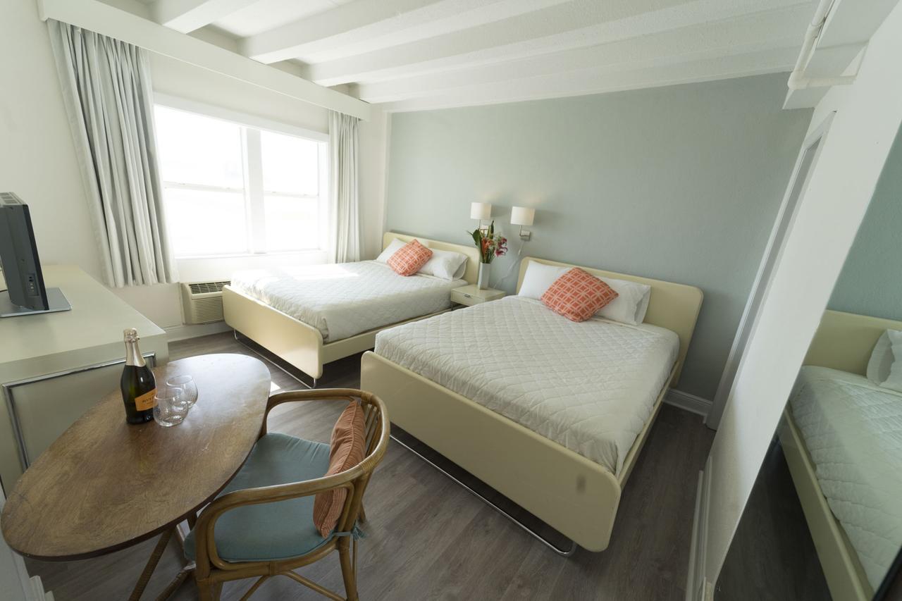 Due Letti Matrimoniali con Vista Oceano