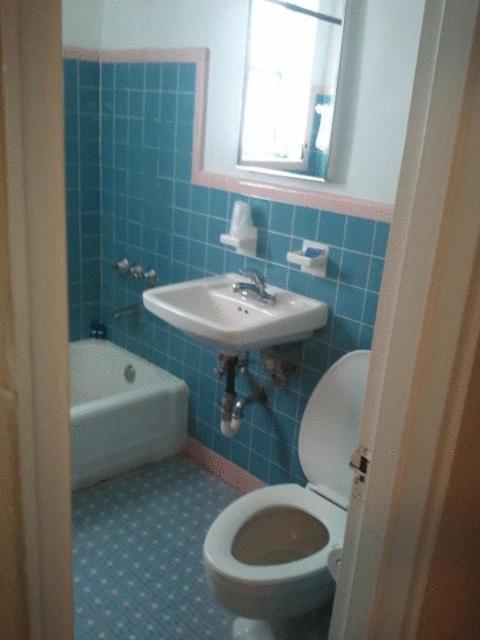 Kamer met Queensize Bed en Gedeelde Badkamer