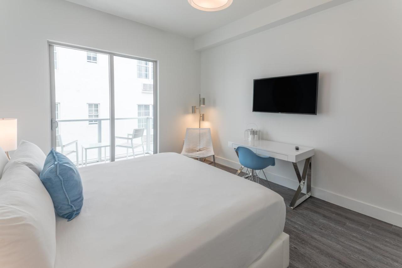 Deluxe Double Room with Balcony,890186026:JPEG