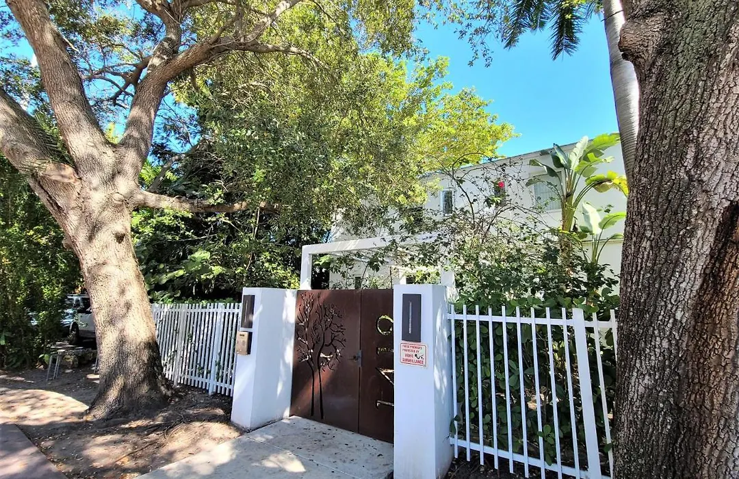 *Sobe Duplex-Where The Locals Live*-1