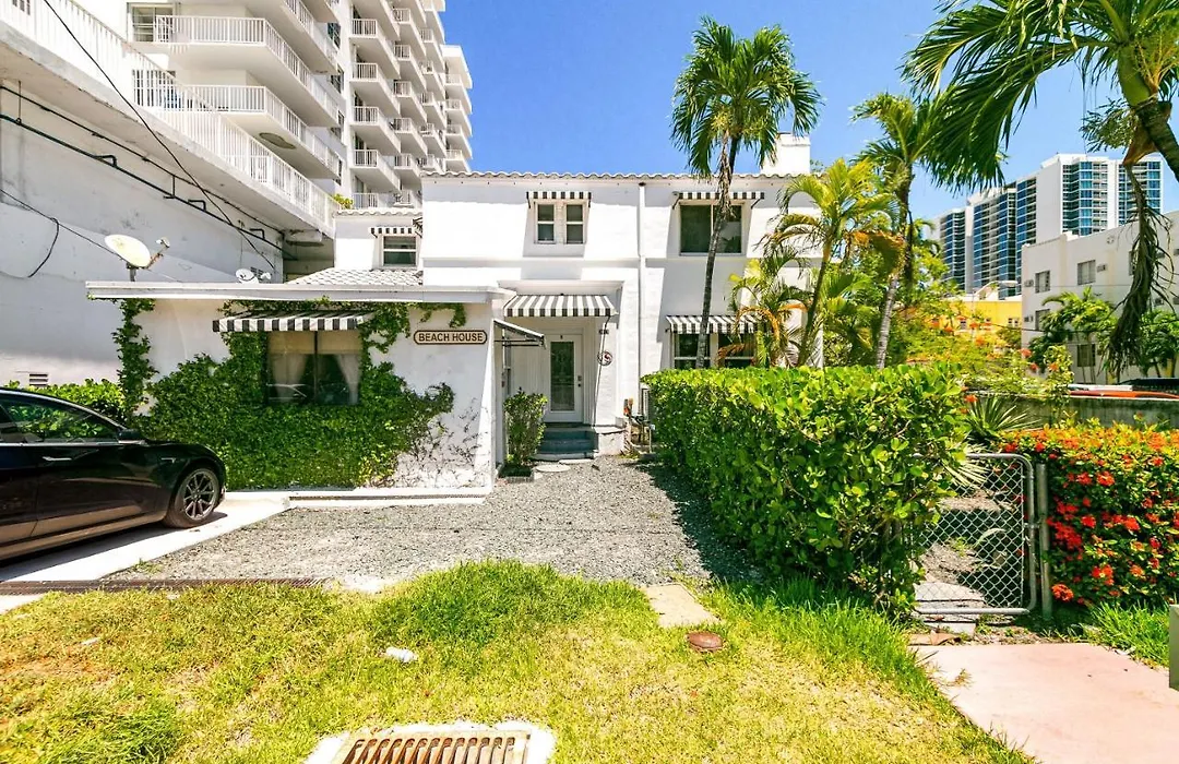 Vintage Townhouse With Private Jaccuzzi And Yard-1