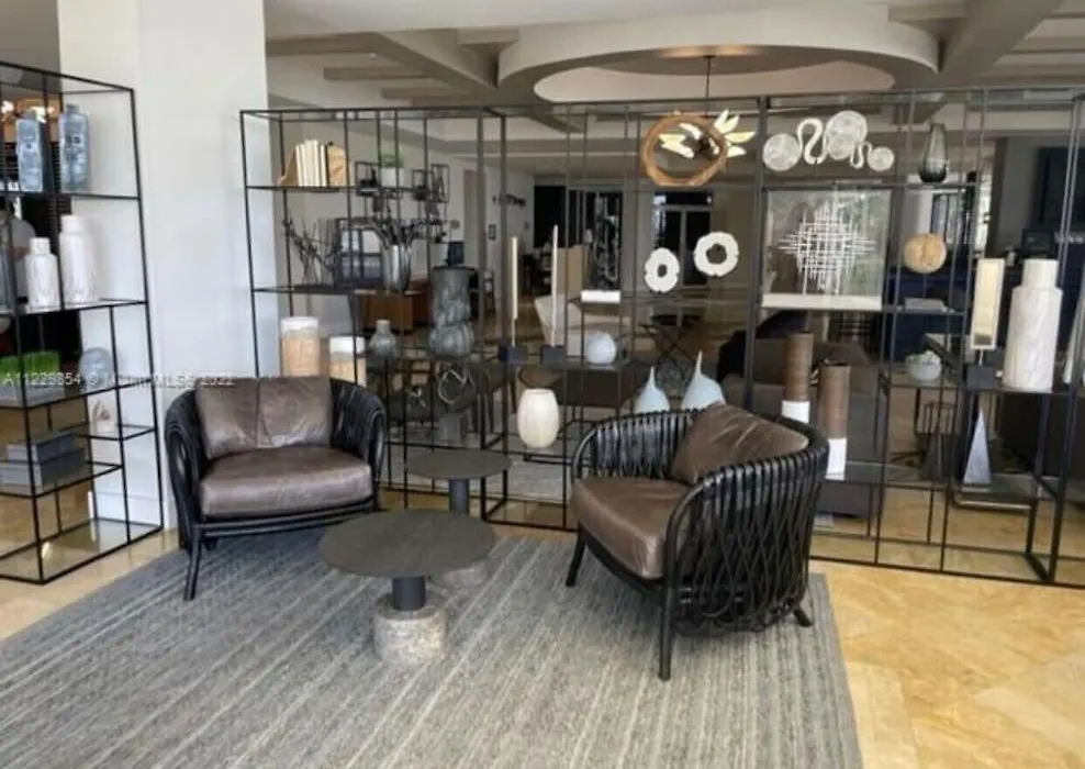 Beautiful 1 Bedroom Condo On The Beach-1