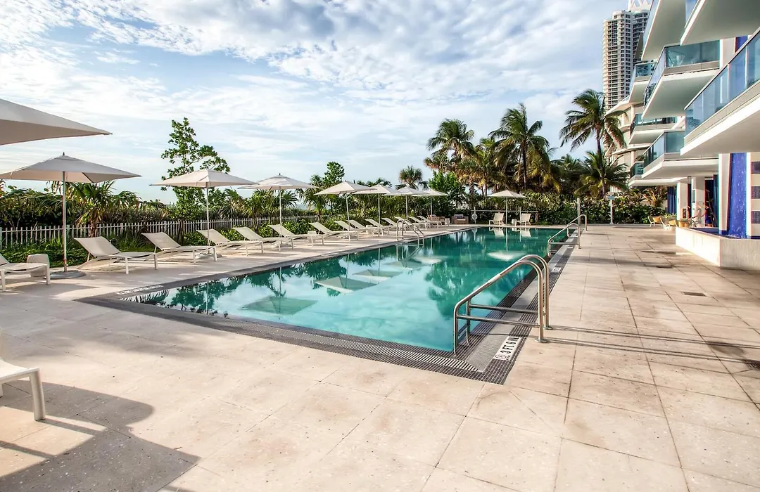 Churchill Suites Monte Carlo Miami Beach-1