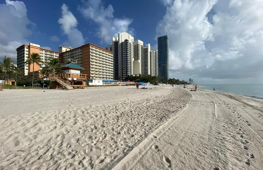 Beachfront Condo In Miami!-1