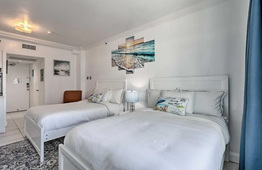 Oceanfront Miami Beach Studio With Beach Access-1