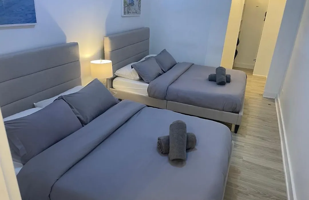 Large 1 Bedroom Apartment At Roney Palace Sleep 8-1