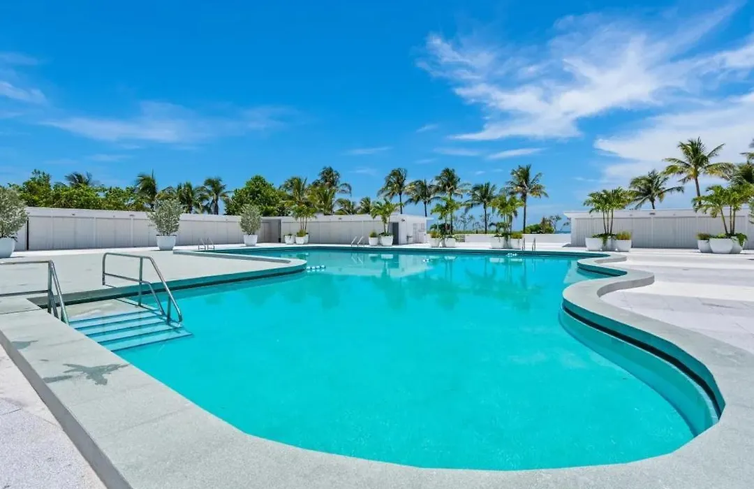5255 Collins Ave-1