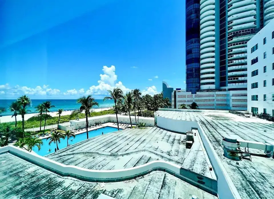 New Amazing Balcony Views Ocean Front Studio 403-1