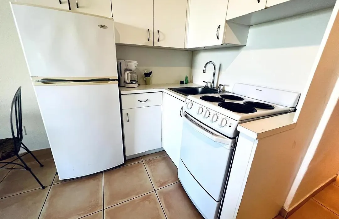 New Miami Beach Ocean Side Condo 424-1