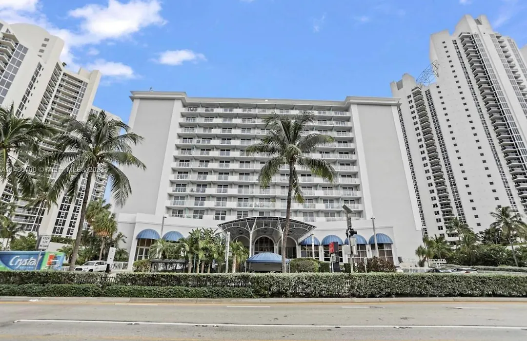 Ramada Plaza By Wyndham Marco Polo Beach Resort-1