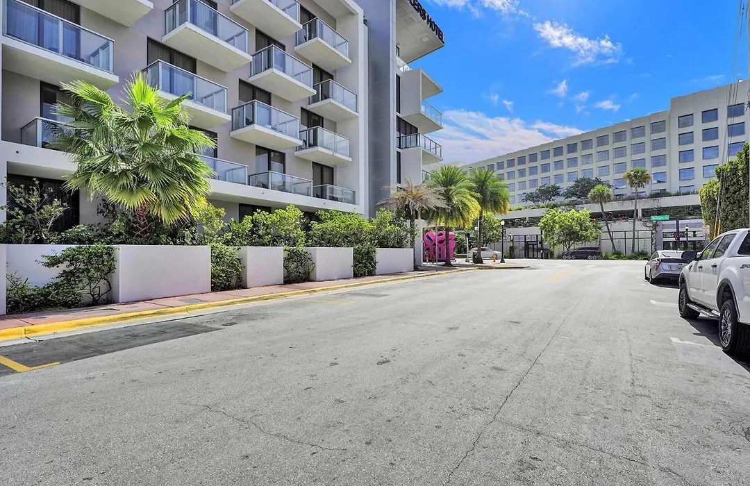 Sobe Monarch 1 - 2 Bedroom 2 Bathroom - Modern Apts -Walk To Ocean Drive -2 Independent 1 Bedroom 1 Bathroom Apts-1