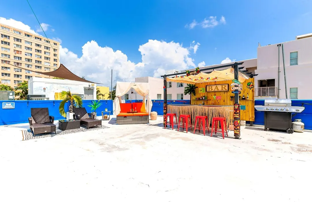 2Bedroom 2Bath Loft Exclusive Rooftop&Jacuzzi,1Block From Beach-1