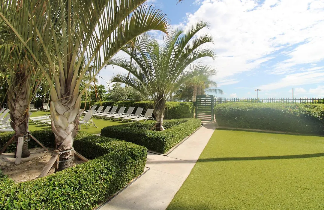 Alexander 1211 Beachfront Condo With Direct Beach Access, 2 Pools, Sauna, Gym-1
