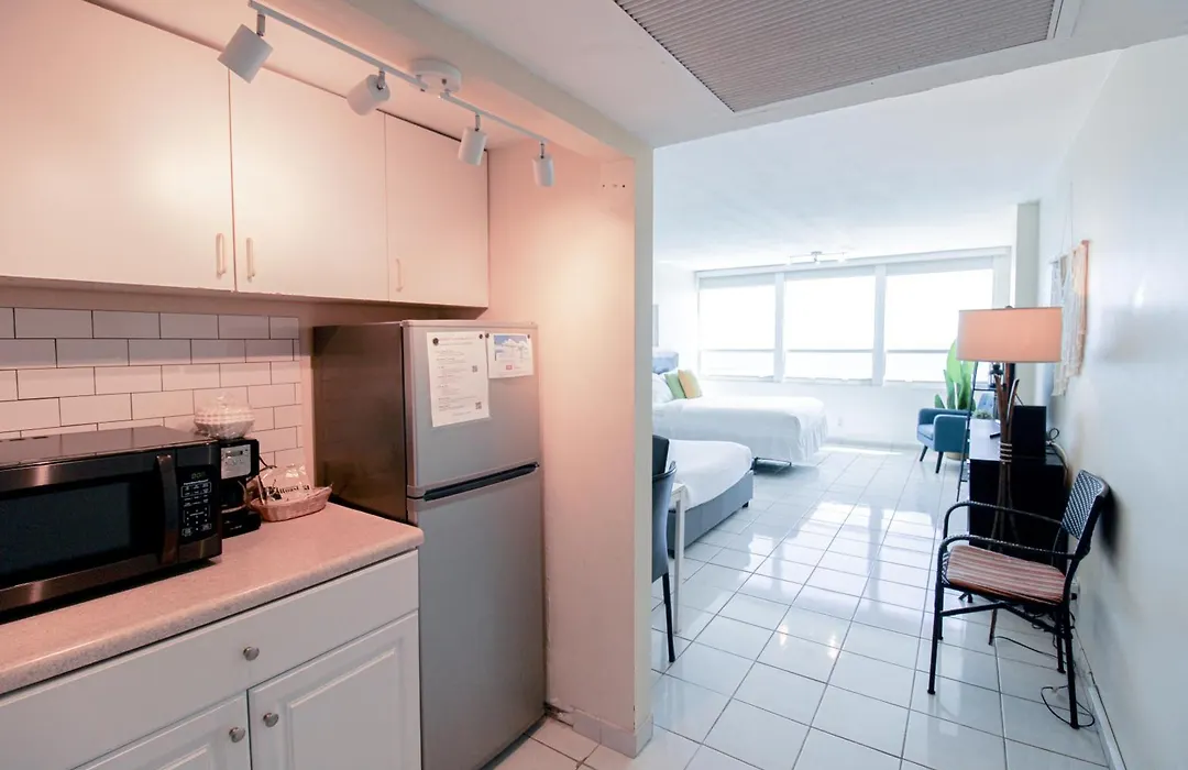 Castle 1733 Ocean View Studio With Direct Beach Access, Pool, Tennis & Free Parking-1