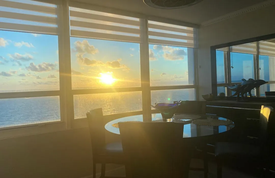 Large Luxurious Direct Ocean Front Penthouse Or Deluxe 1 Bedroom Ocean Front Condo-Beach Access- Free Parking- Remodeled-1