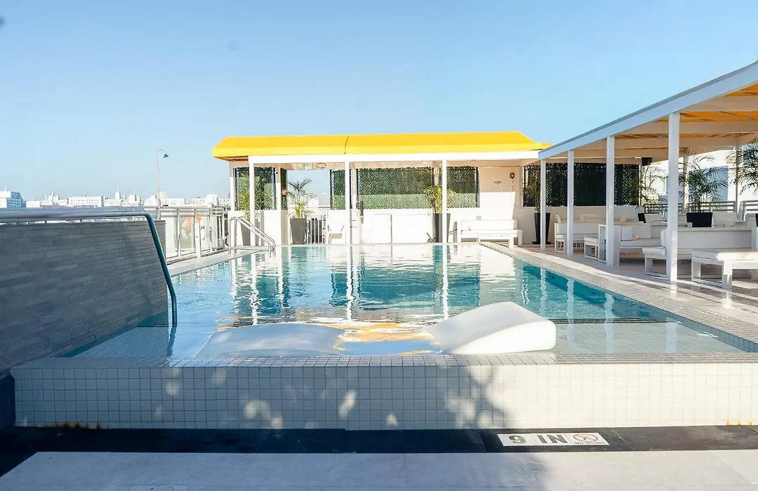 Leslie Hotel Ocean Drive-1