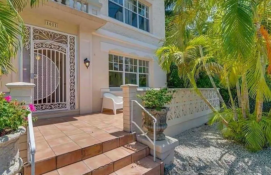 Lincoln Road Suites By Yourent-1