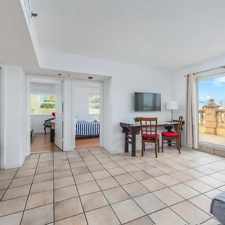 Sobe Lux Suites On Ocean-3