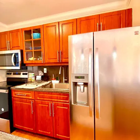 Deluxe Waterfront One Bedroom Apartment With Miami Skyline View, Free Parking 5 Mins Drive To Miami Beach-3