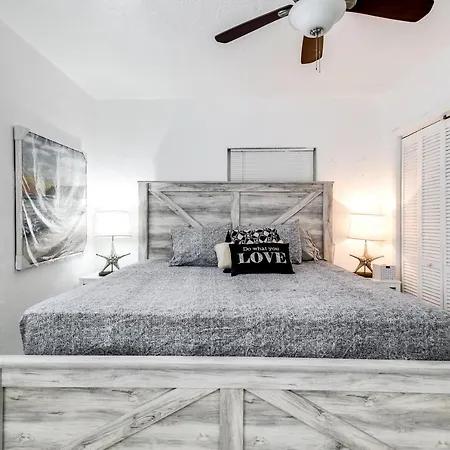 Vintage Townhouse With Private Jaccuzzi And Yard-3