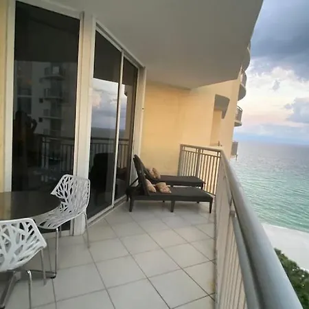 Beautiful 1 Bedroom Condo On The Beach-3
