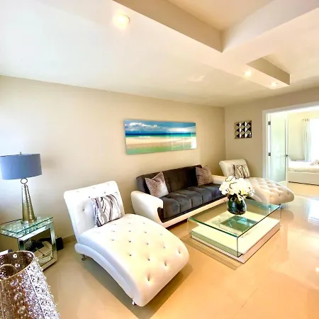 Premium Modern Waterfront Apartment With Miami Skyline View On The Bay 5 Mins Drive To Miami Beach With Free Parking-2
