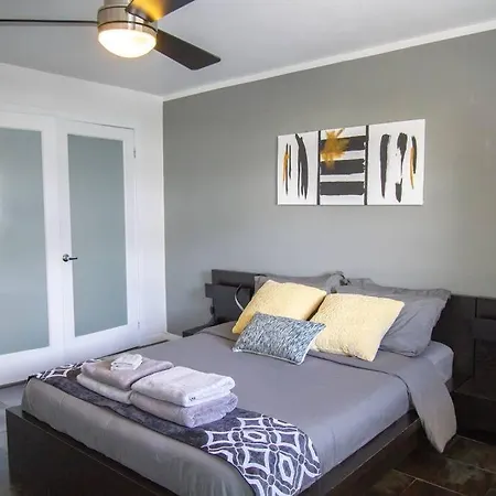 Queen 1Bd+Balcony 5 Min From Ocean Dr Free Parking-3