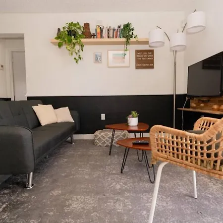 South Beach With Free Parking Balcony Sleeps 5-3