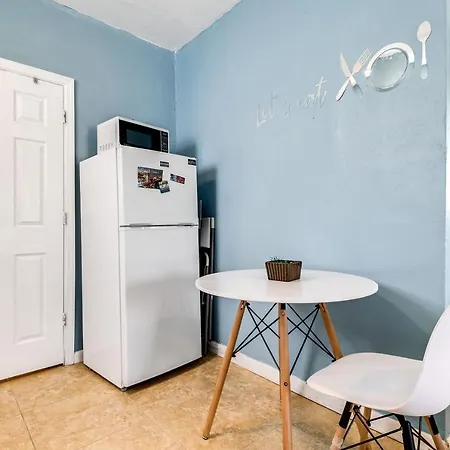 Studio House 2 Blocks From Beach-3