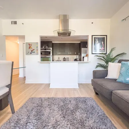 Meet Me On Ocean Dr - Cozy Stay Steps From Beach-3