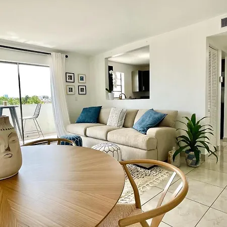 Free Beach Club And Parking At Casa Fifi Arch-3
