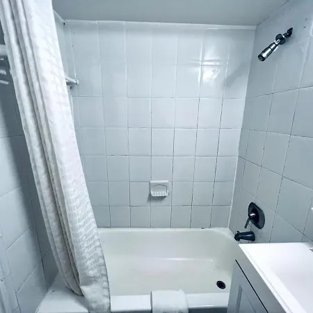 New Miami Beach Ocean Side Condo 424-2