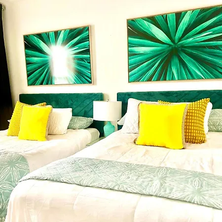 Sobe Monarch 2 - 2 Bedroom 2 Bathroom Apts - 2 Independent 1 Bedrooms Apts-2