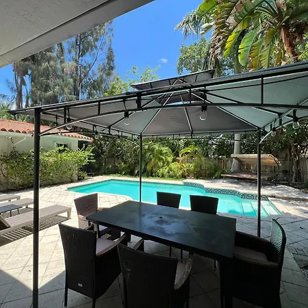 Hidden Miami Gem W Pool Bbq & Minutes To Beach-3
