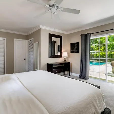 Hidden Miami Gem W Pool Bbq & Minutes To Beach-2