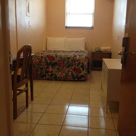 Collins Avenue Hostel-3