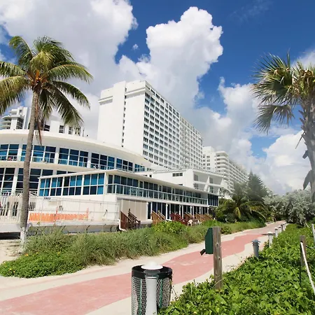 Castle 1733 Ocean View Studio With Direct Beach Access, Pool, Tennis & Free Parking-3