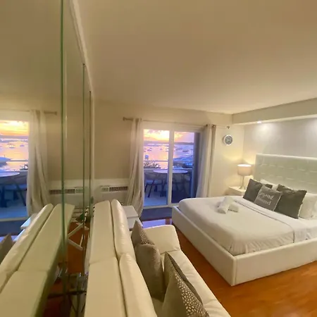 Modern Waterfront Apartment With Miami Skyline View, Free Parking 5 Mins Drive To Miami Beach-2