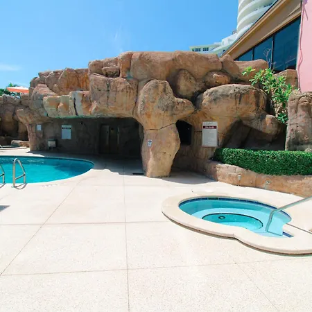 Alexander 1209 Beachfront Condo With 2 Pools , Beach Access, Sauna, Stores-2