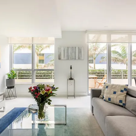 Beachfront Bentley Hotel One Bedroom Suite With Balcony And Beach Access-2