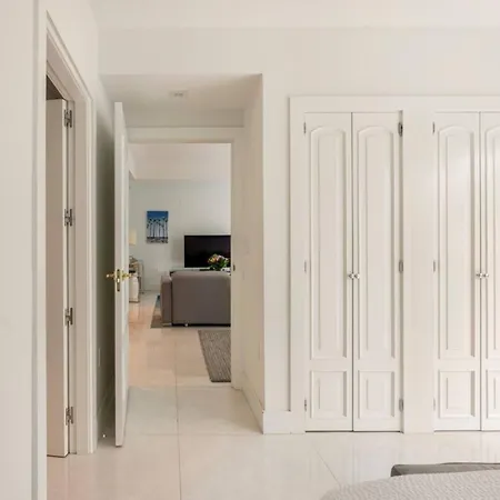 Beachfront Bentley Hotel One Bedroom Suite With Balcony And Beach Access-3